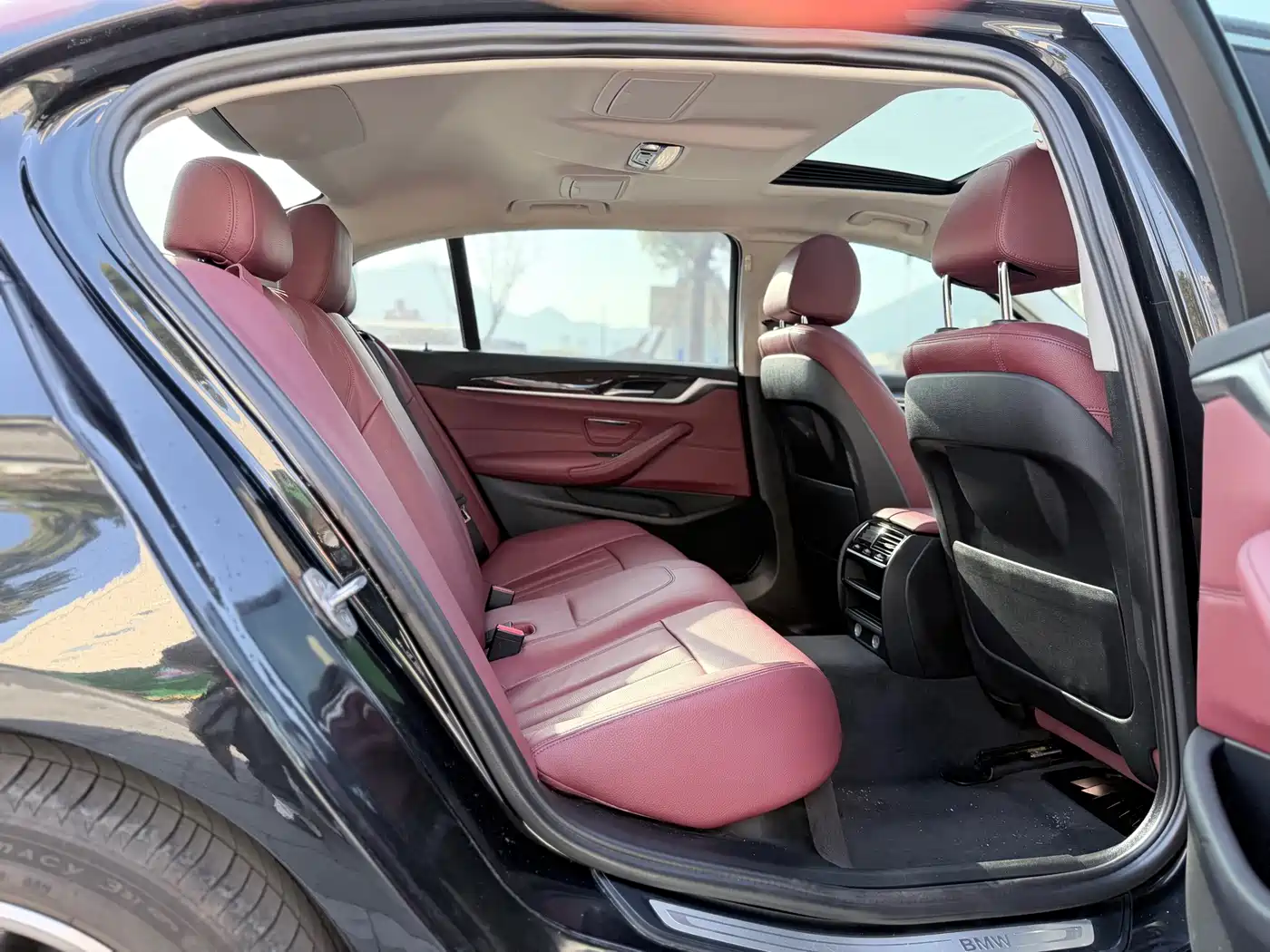BMW 5 Series 2018 528Li Launch Special Edition фото 11