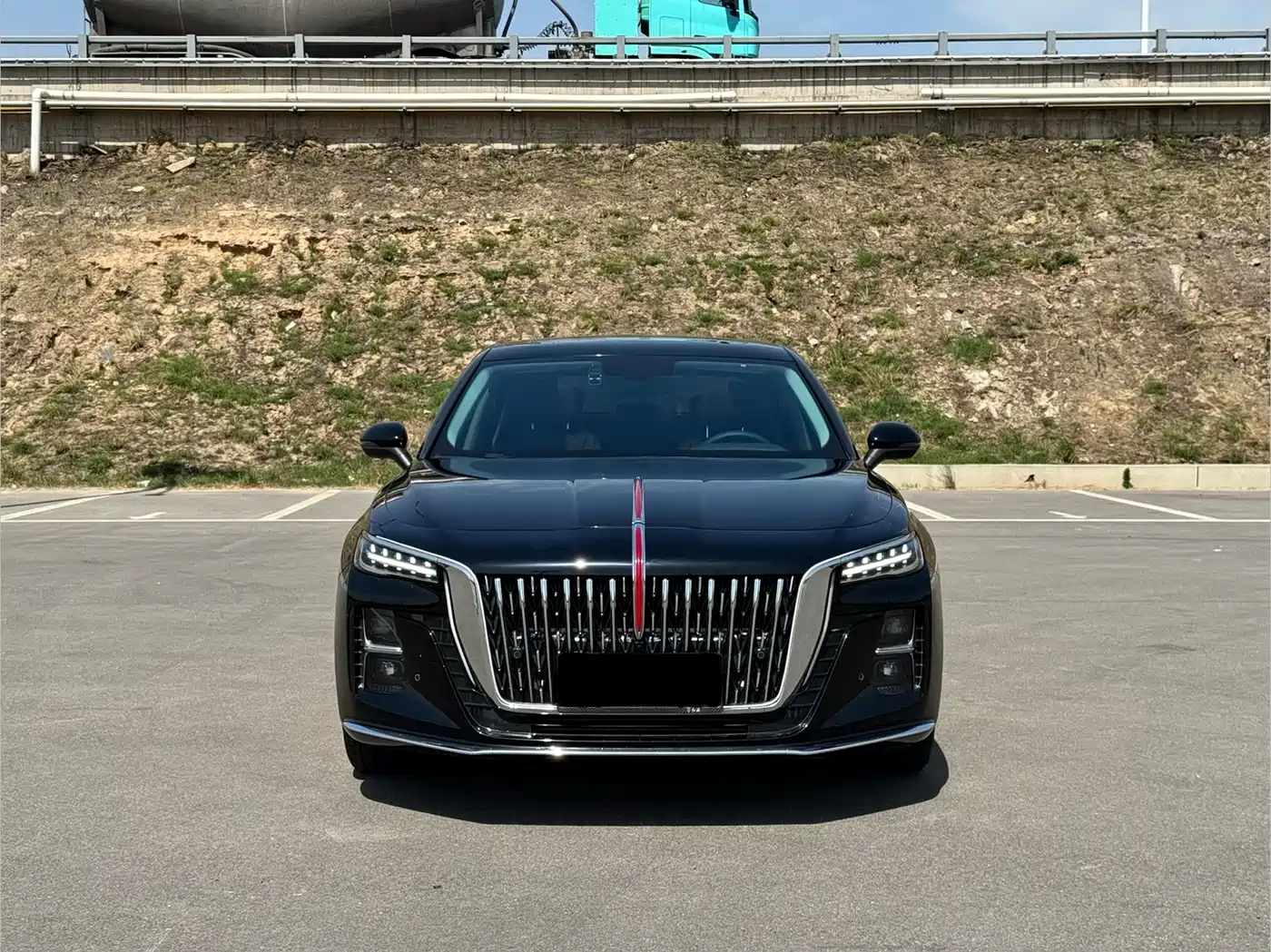 Hongqi H5 2025 1.5T DCT Flag Rhythm 500,000 Units Memorial Edition фото 2