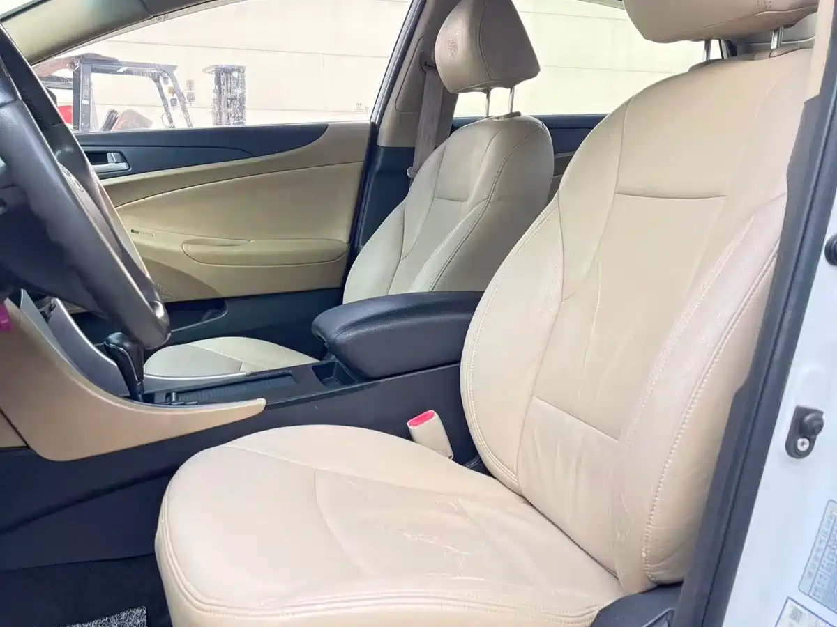 Hyundai Sonata 2013 2.0L Automatic Fashion Edition фото 16