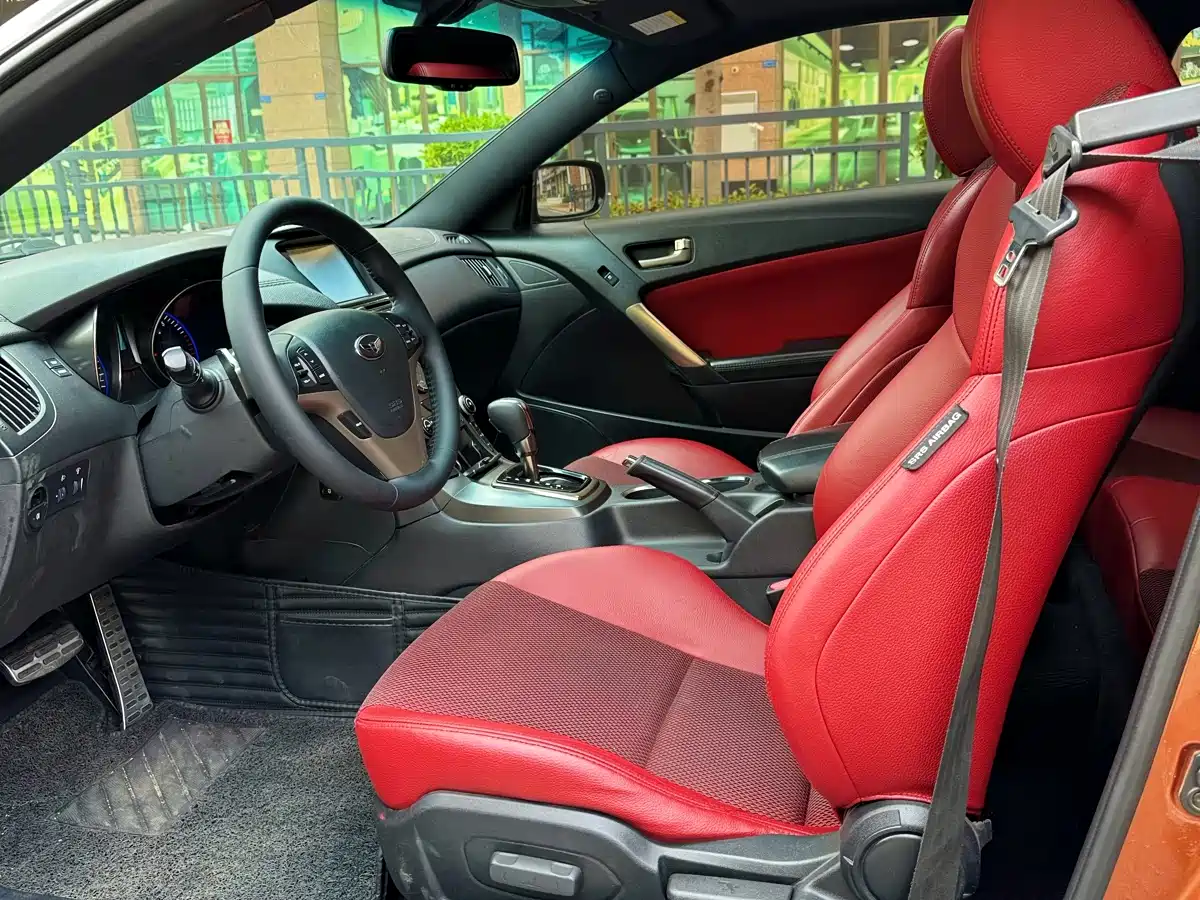 Hyundai Genesis Coupe 2012 2.0T Automatic Elegant Edition фото 4