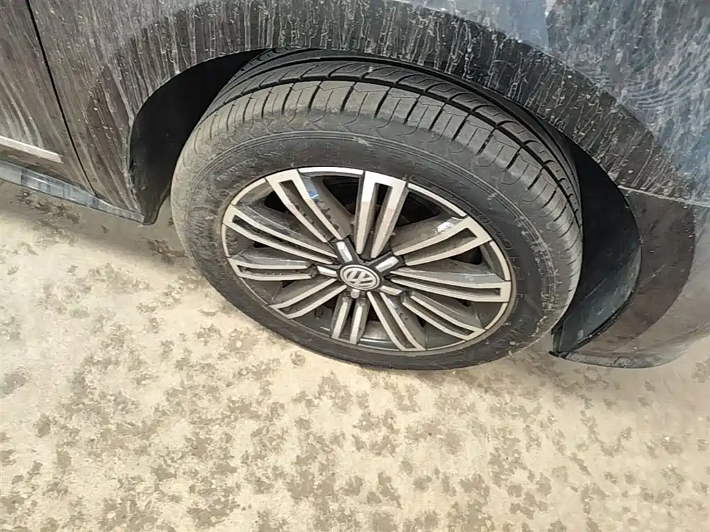 Volkswagen Passat 2017 330TSI DSG Luxury фото 14
