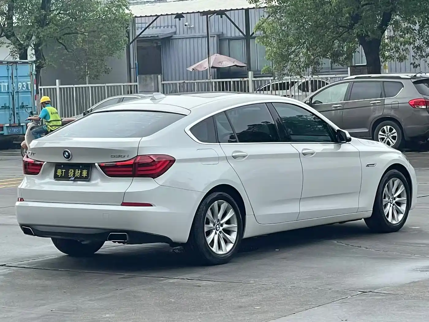 BMW 5 Series GT 2014 528i Leading фото 9