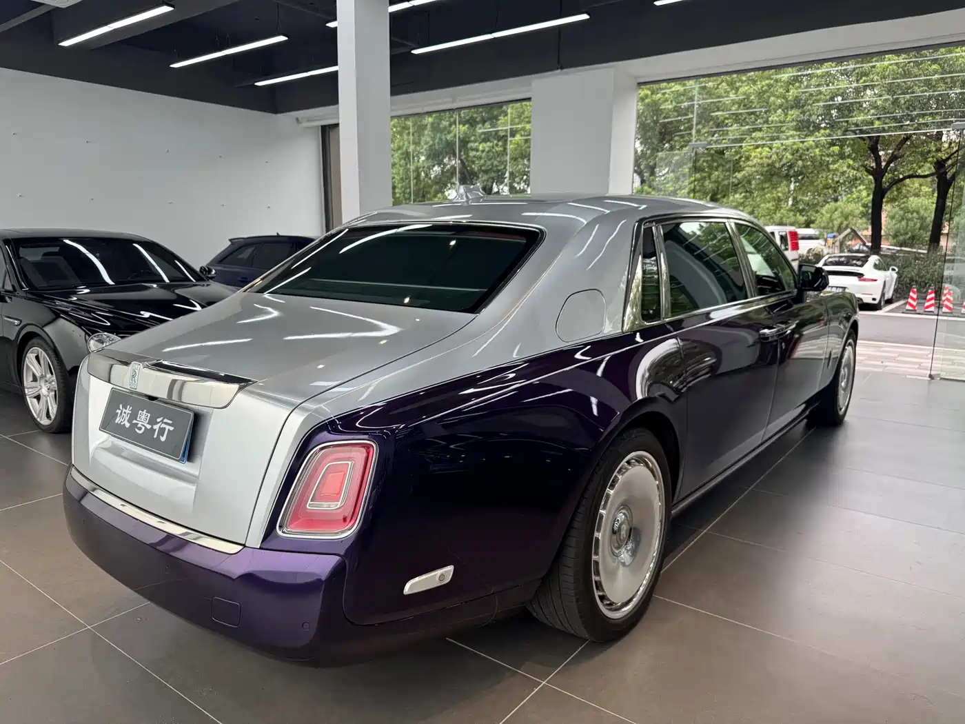 Rolls-Royce Phantom 2021 2021 Fabric Burn Collector's Edition