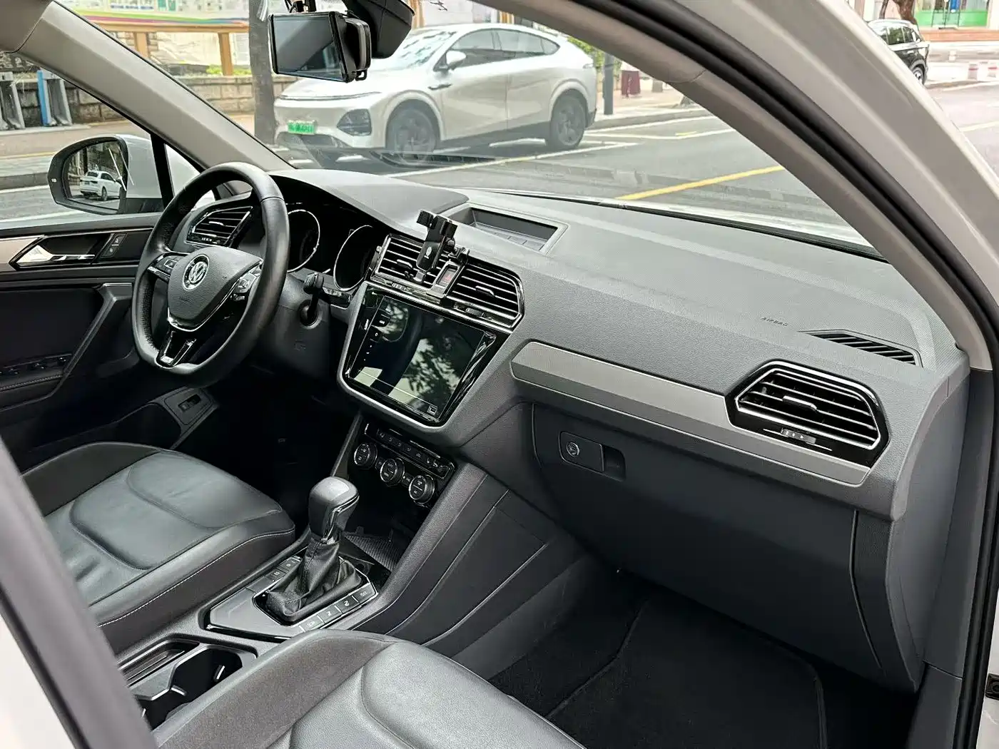 Volkswagen Tiguan L 2020 330TSI Auto 2WD Smart Luxury China VI фото 6