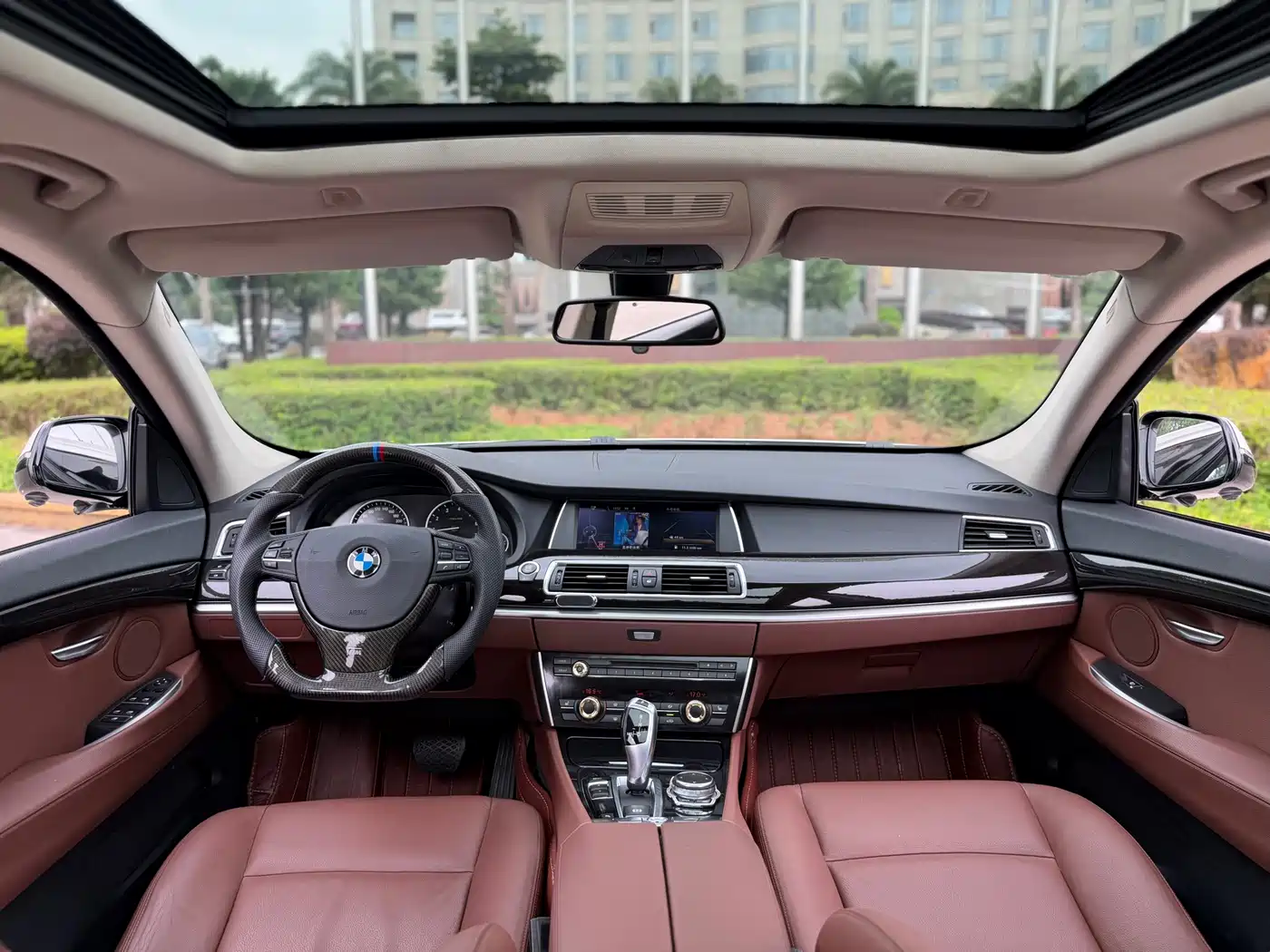 BMW 5 Series GT 2015 528i Leading фото 14