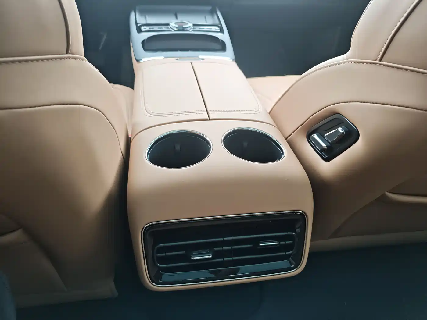 Geely Galaxy Galaxy Xingyao 8 2025 130km EM-P Starship Edition фото 20