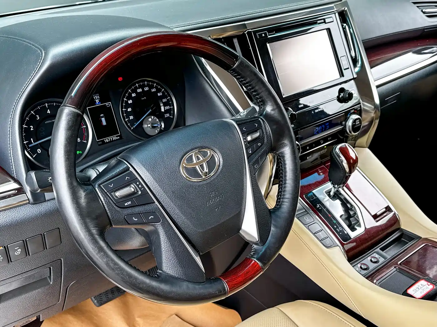 Toyota Alphard 2018 3.5L Luxury фото 3