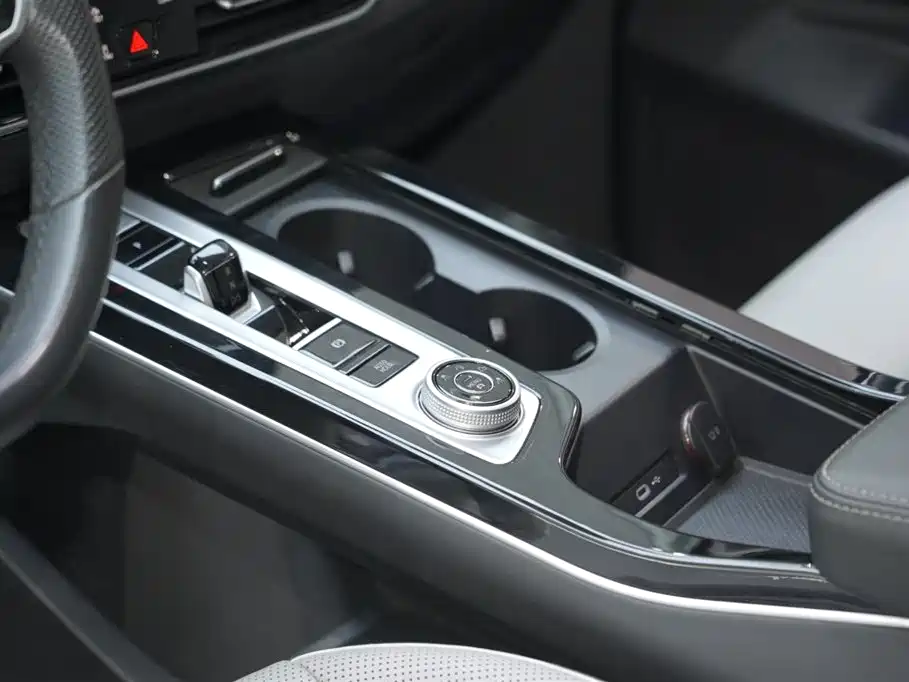 Volkswagen Talagon 2023 380TSI 4WD R-Line Launch Edition фото 14