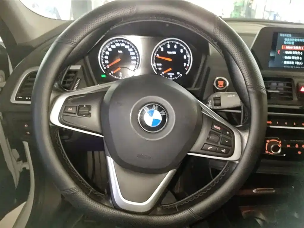 BMW 1 Series 2018 118i Sport Edition фото 11