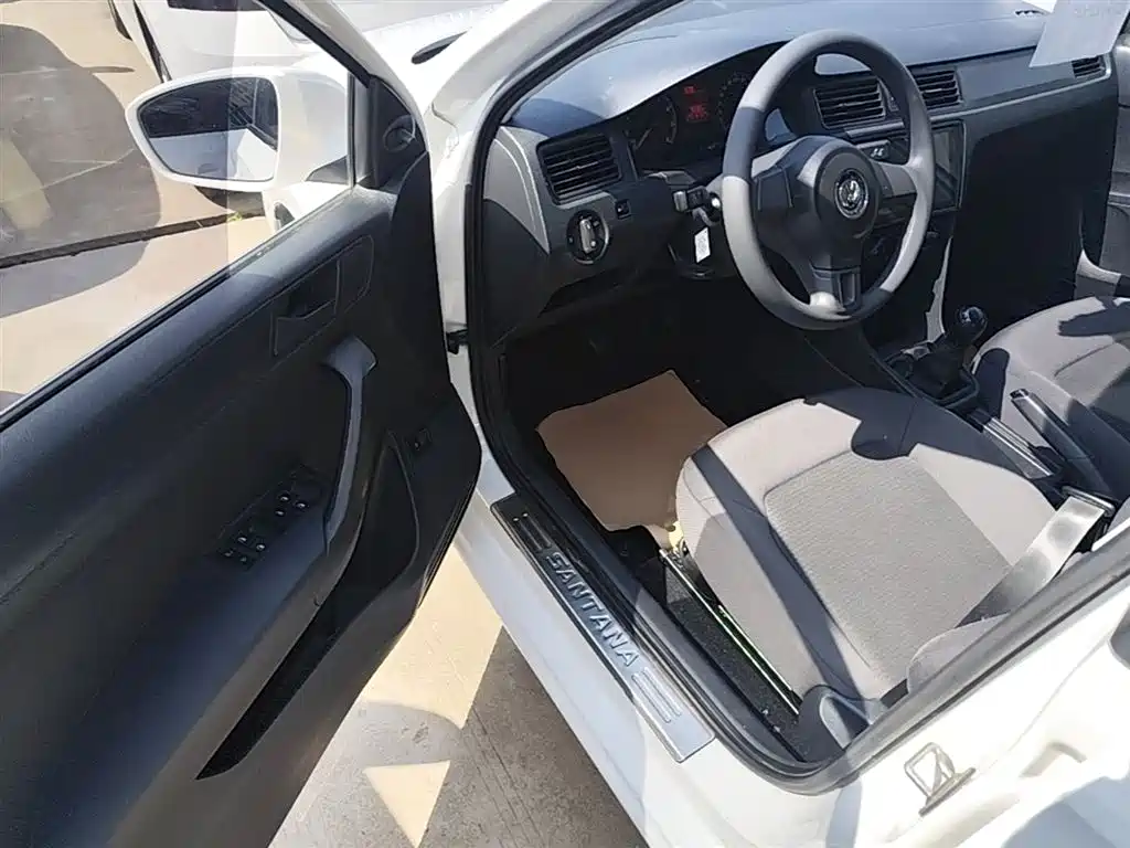 Volkswagen Santana 2015 1.4L Manual Trend Edition фото 16