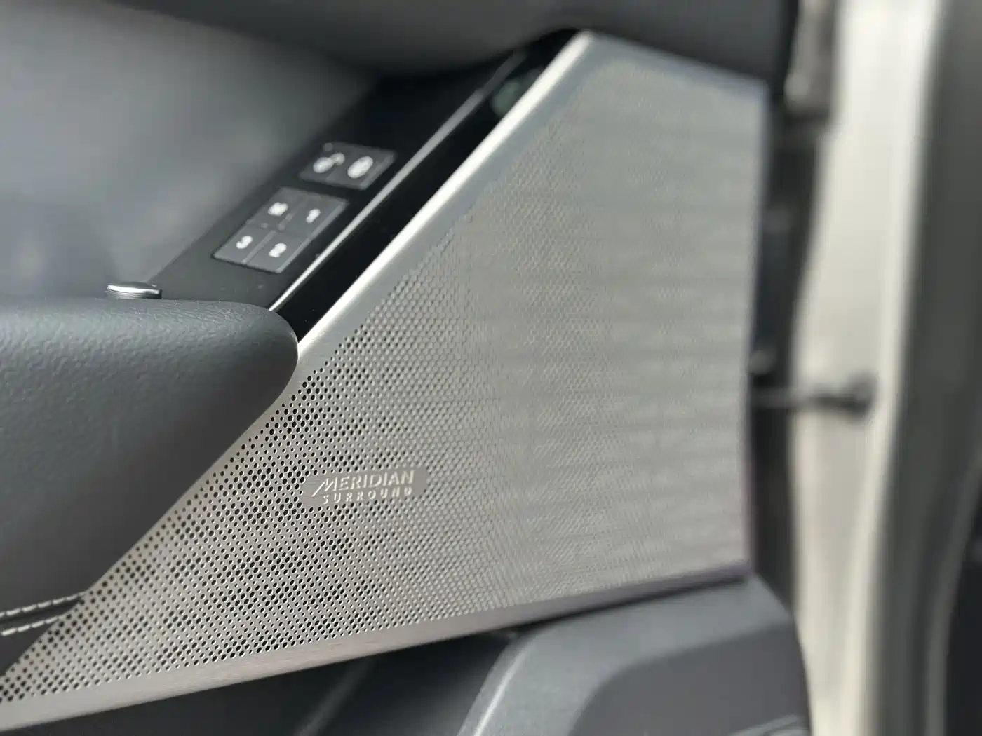 Land Rover Range Rover Velar 2018 P380 R-DYNAMIC SE фото 18