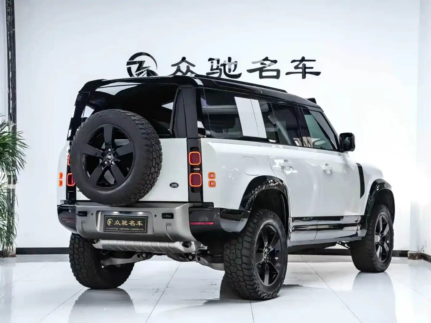 Land Rover Defender 2025 110 3.0T P400 -Dynamic HSE фото 10