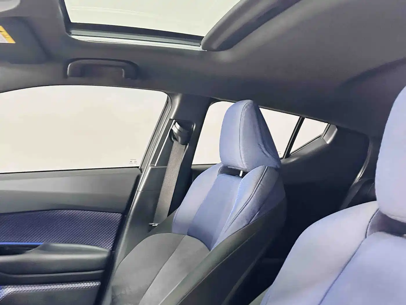 Toyota C-HR EV 2020 Luxury Sunroof Edition фото 13