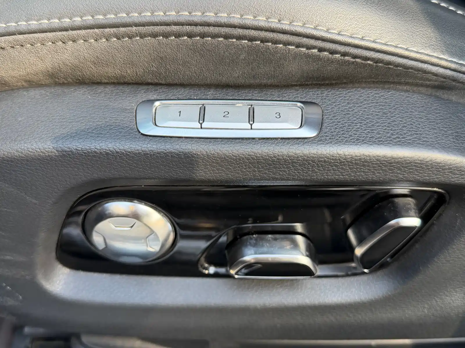 Фото 9 - Hongqi H9
