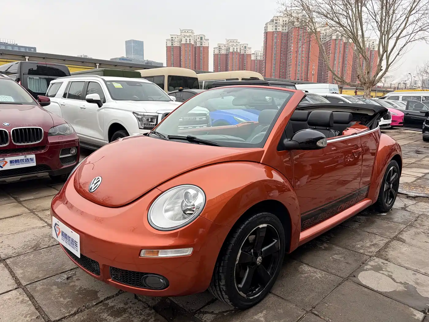 Volkswagen Beetle 2010 Model 2.0 BlackOrange Convertible Luxury Edition