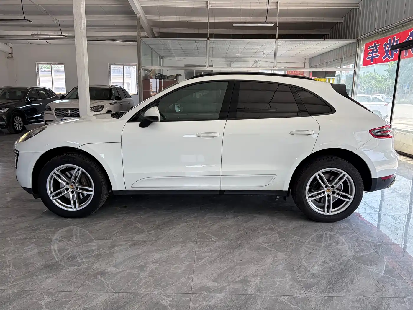 Porsche Macan 2016 Macan 2.0T фото 3