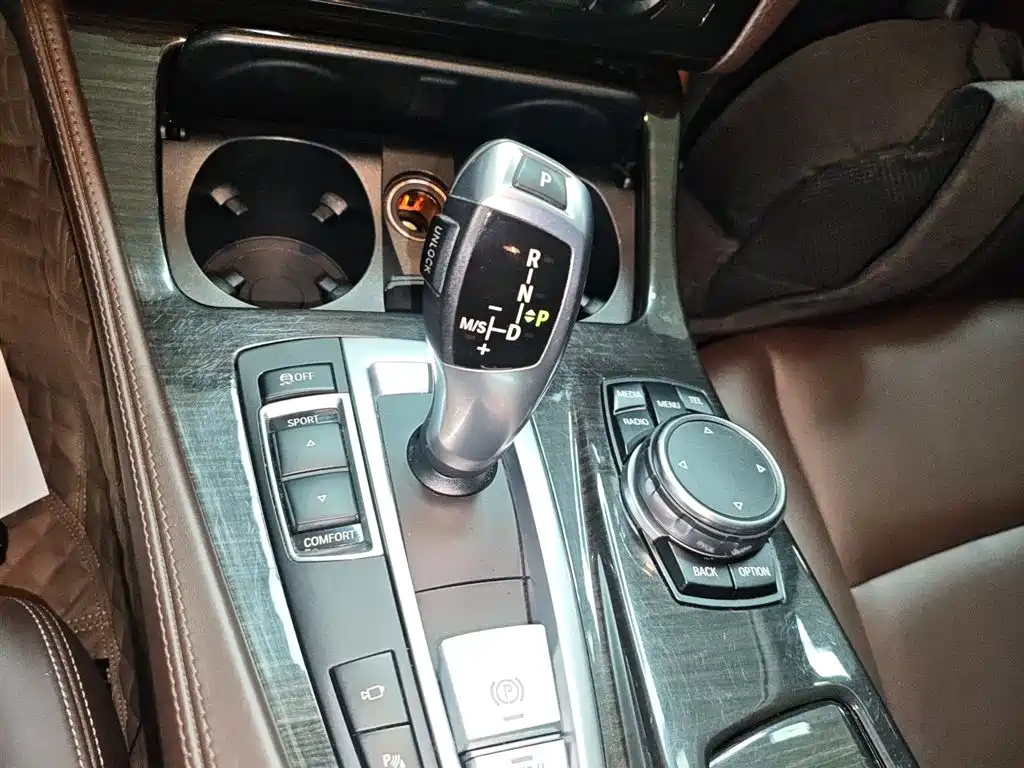 BMW 5 Series 2014 525Li Luxury Design Package фото 14