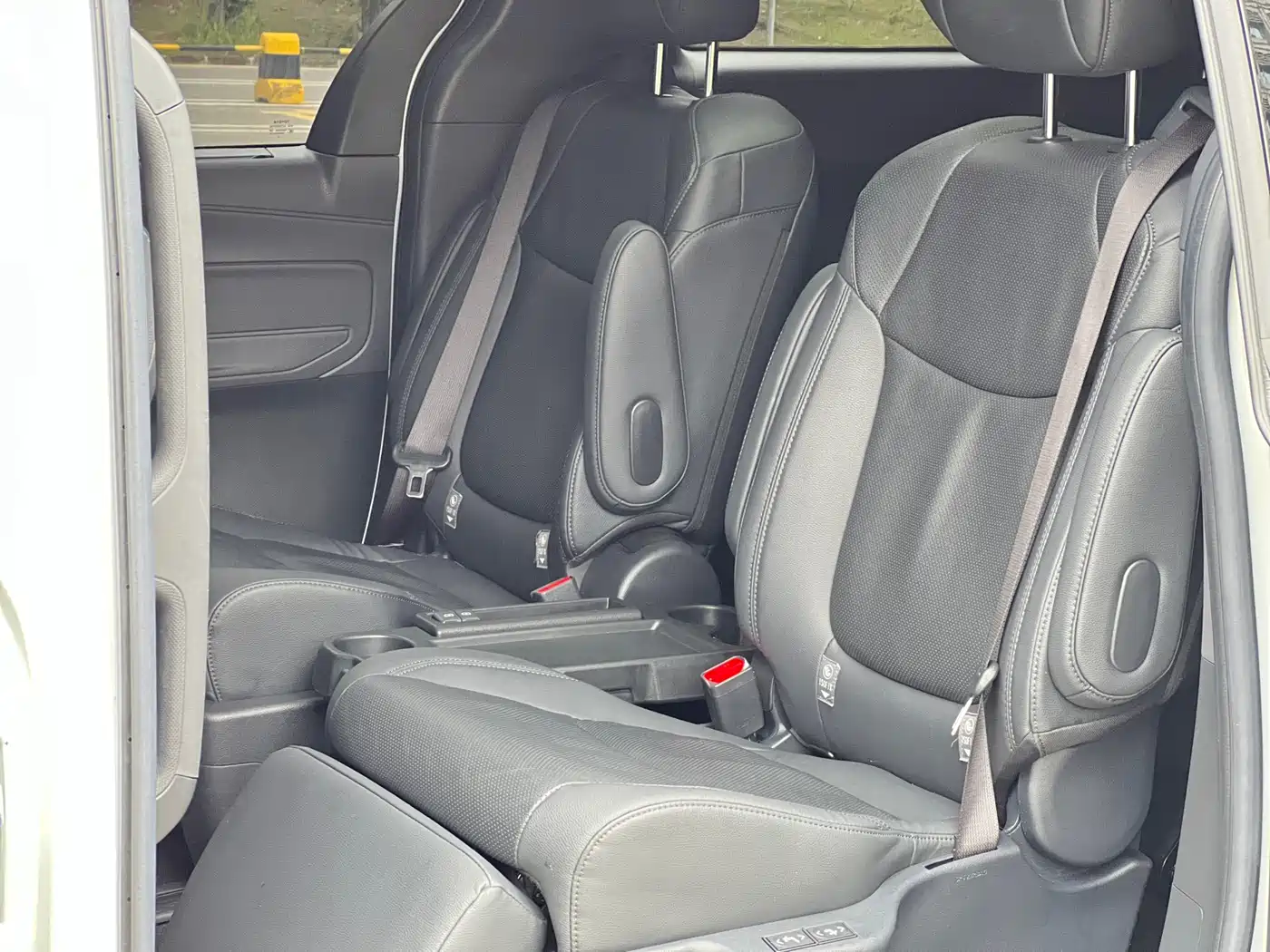 Toyota Sienna 2021 2.5L Hybrid Ultimate Edition фото 8