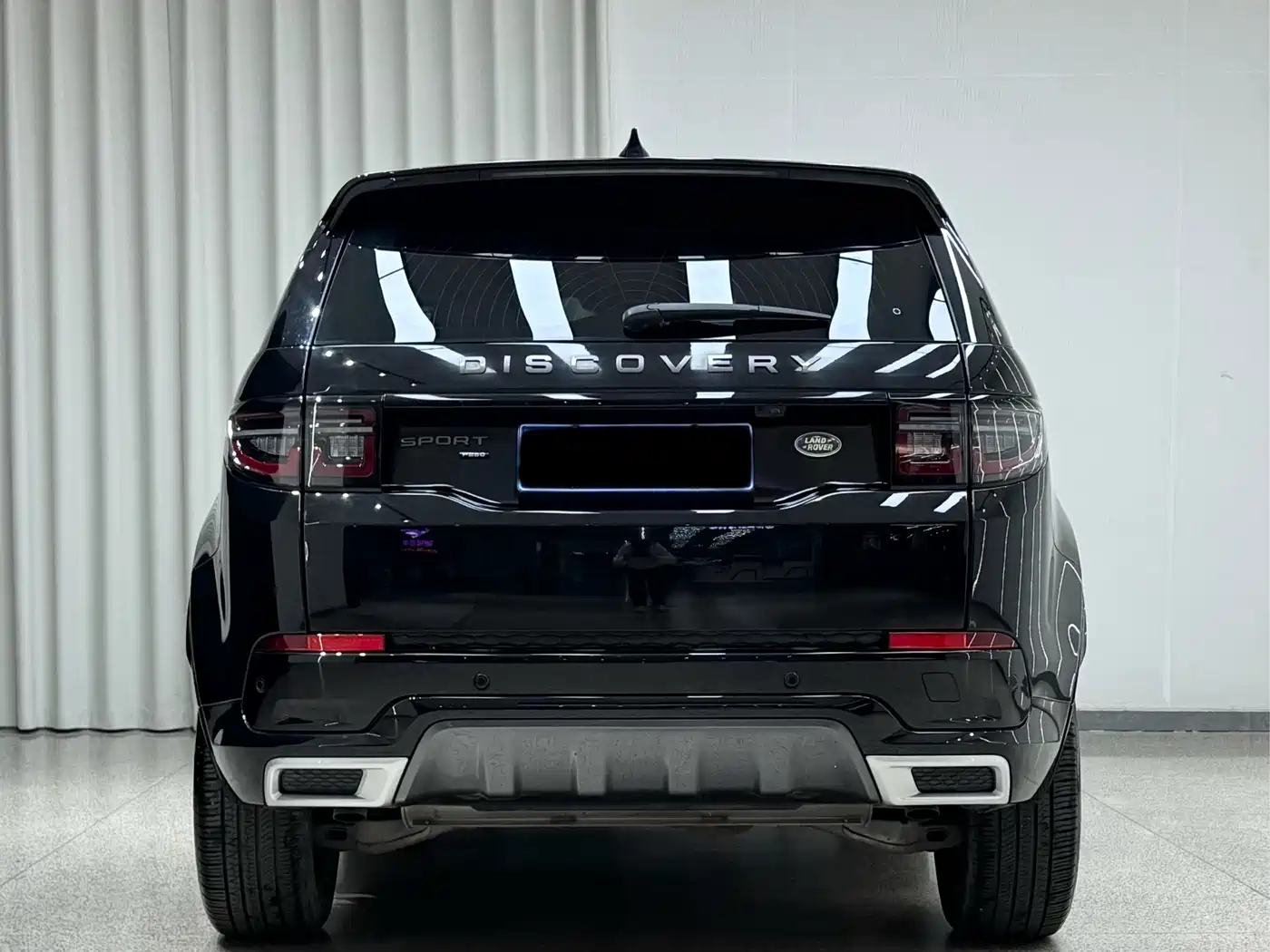 Land Rover Discovery Sport 2022 Model 249PS R-Dynamic S Performance Edition 5-Seater фото 5