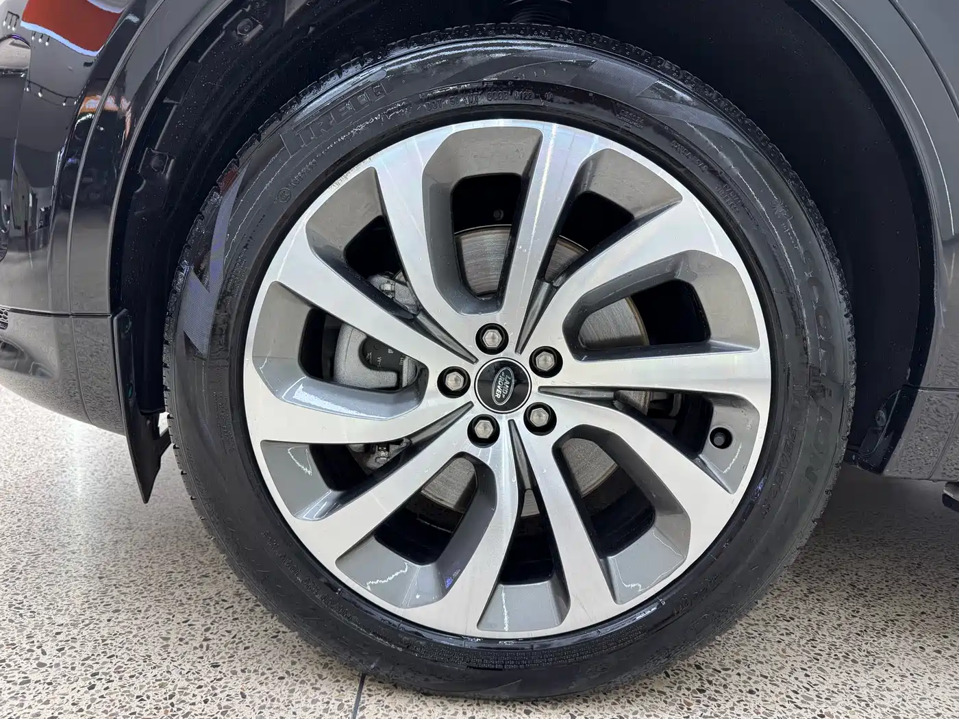 Land Rover Discovery Sport 2022 Model 249PS R-Dynamic S Performance Edition 5-Seater фото 8