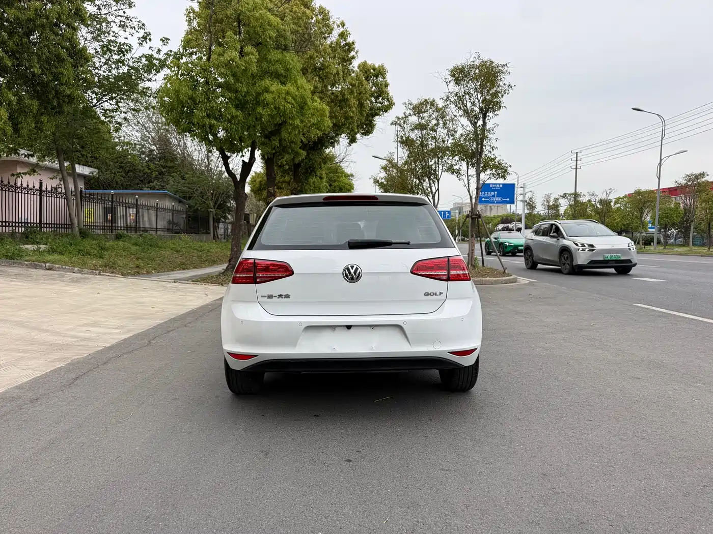 Volkswagen Golf 2014 1.6L Automatic Fashion Edition фото 6
