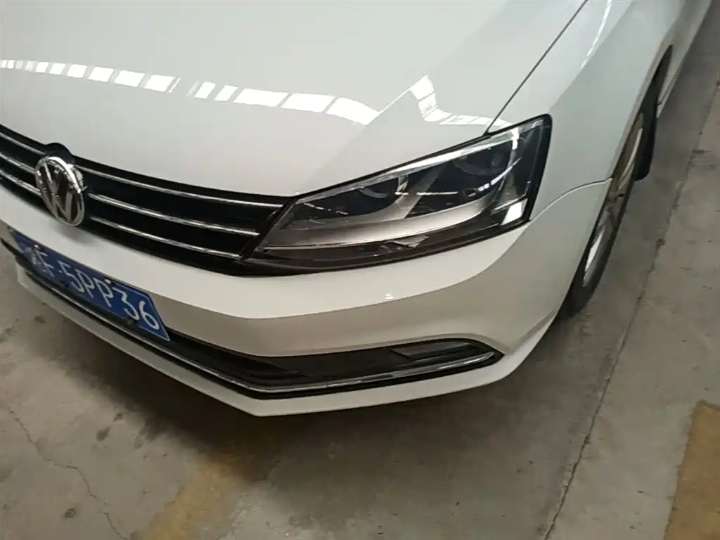 Volkswagen Sagitar 2016 230TSI 25th Anniversary Edition фото 24
