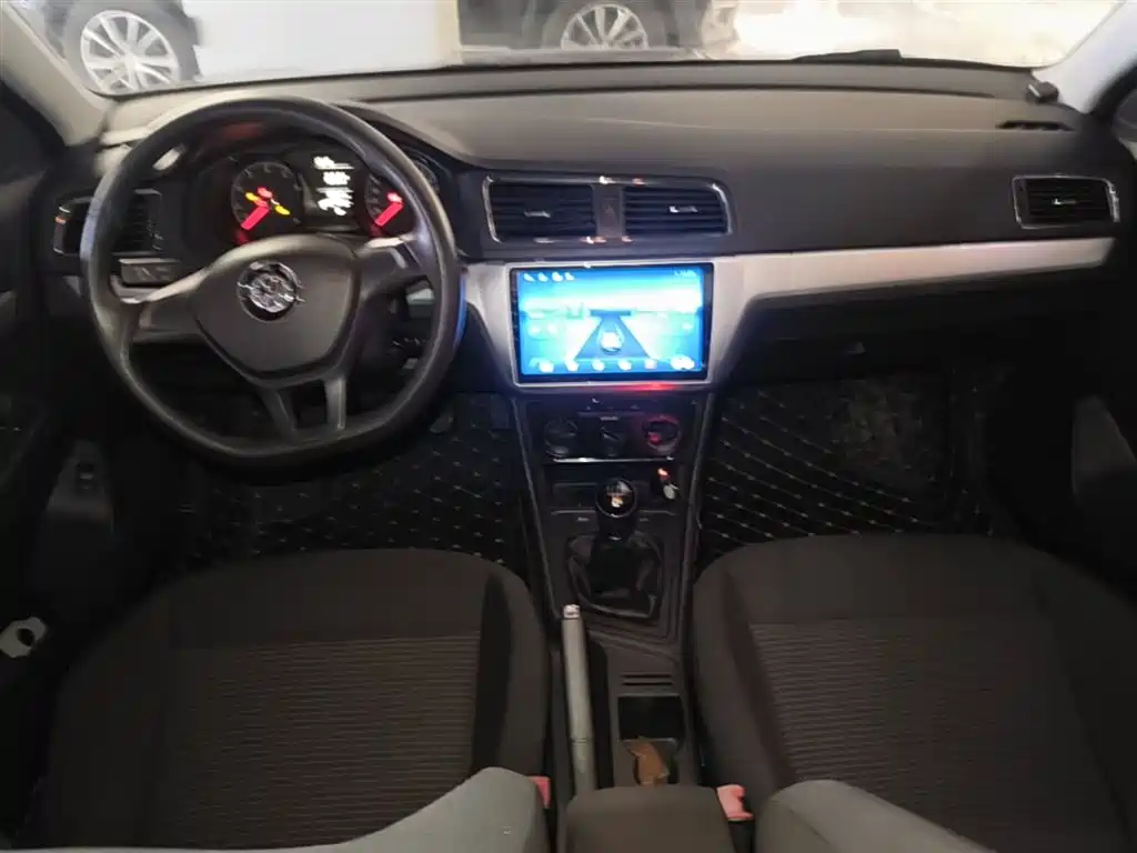 Volkswagen Lavida 2017 1.6L Manual Trend Edition фото 10