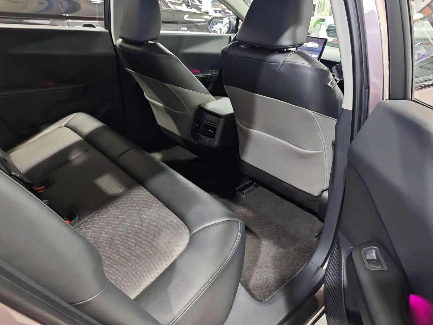 Toyota bZ3 2023 616km Long Range Premium фото 11