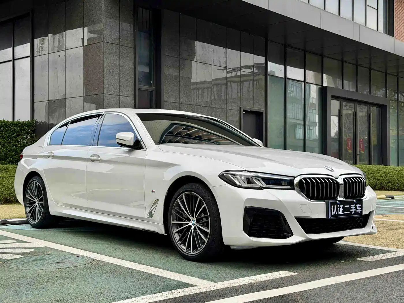 BMW 5 Series 2023 530Li Leading M Sport Package фото 4