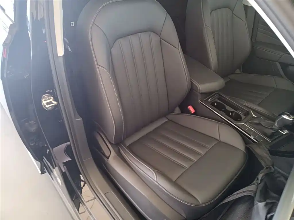 Volkswagen Passat 2022 280TSI Business Edition фото 25