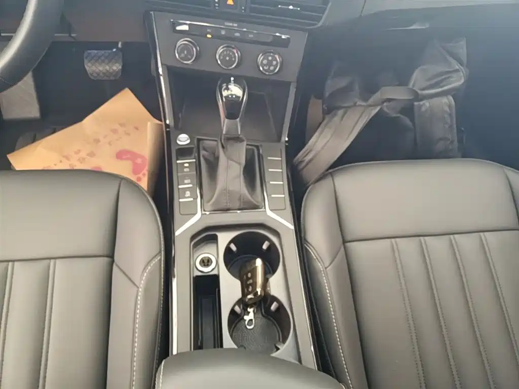 Volkswagen Passat 2022 280TSI Business Edition фото 14