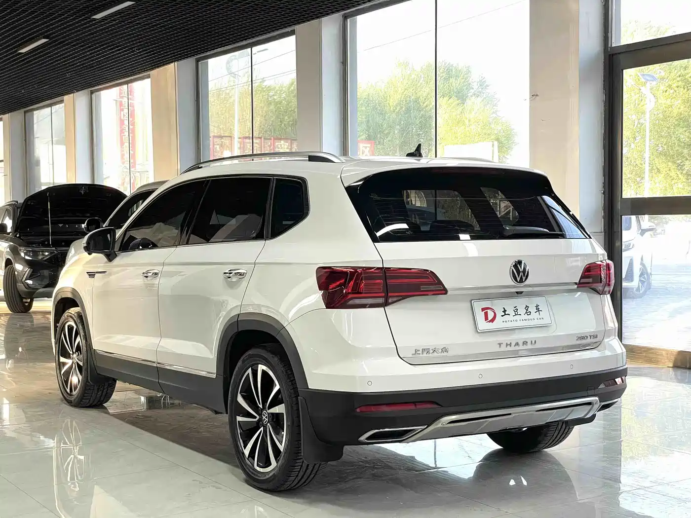 Volkswagen Tharu 2022 280TSI FWD Luxury Edition фото 4