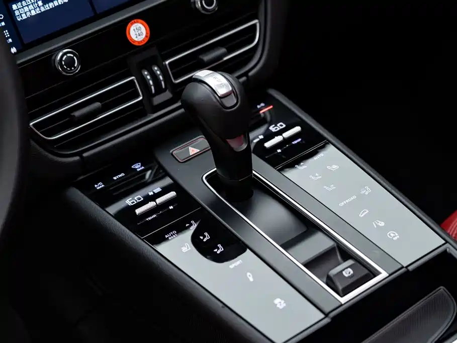 Porsche Macan 2023 Macan 2.0T фото 13
