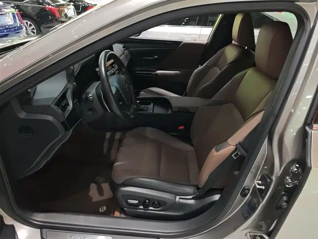 Lexus ES 2022 200 Excellence Edition фото 11