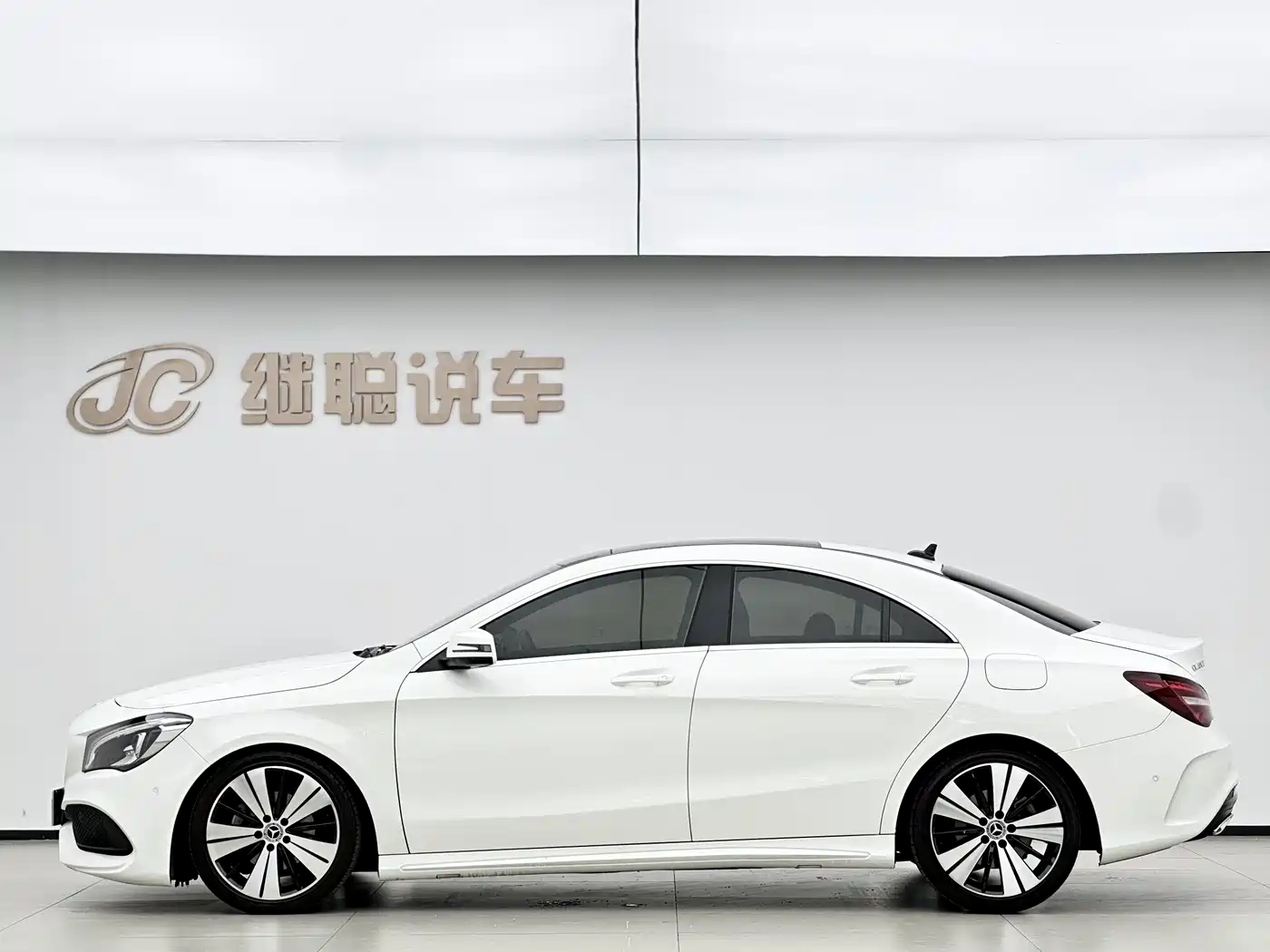 Mercedes-Benz CLA (Import) 2018 CLA 200 Fashion Edition фото 2