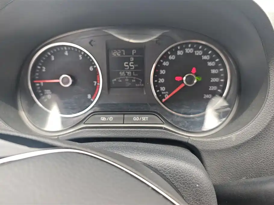 Volkswagen Polo 2016 1.6L Automatic Comfort фото 14