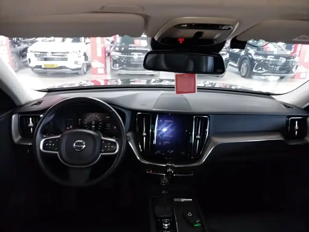Фото 10 - Volvo XC60