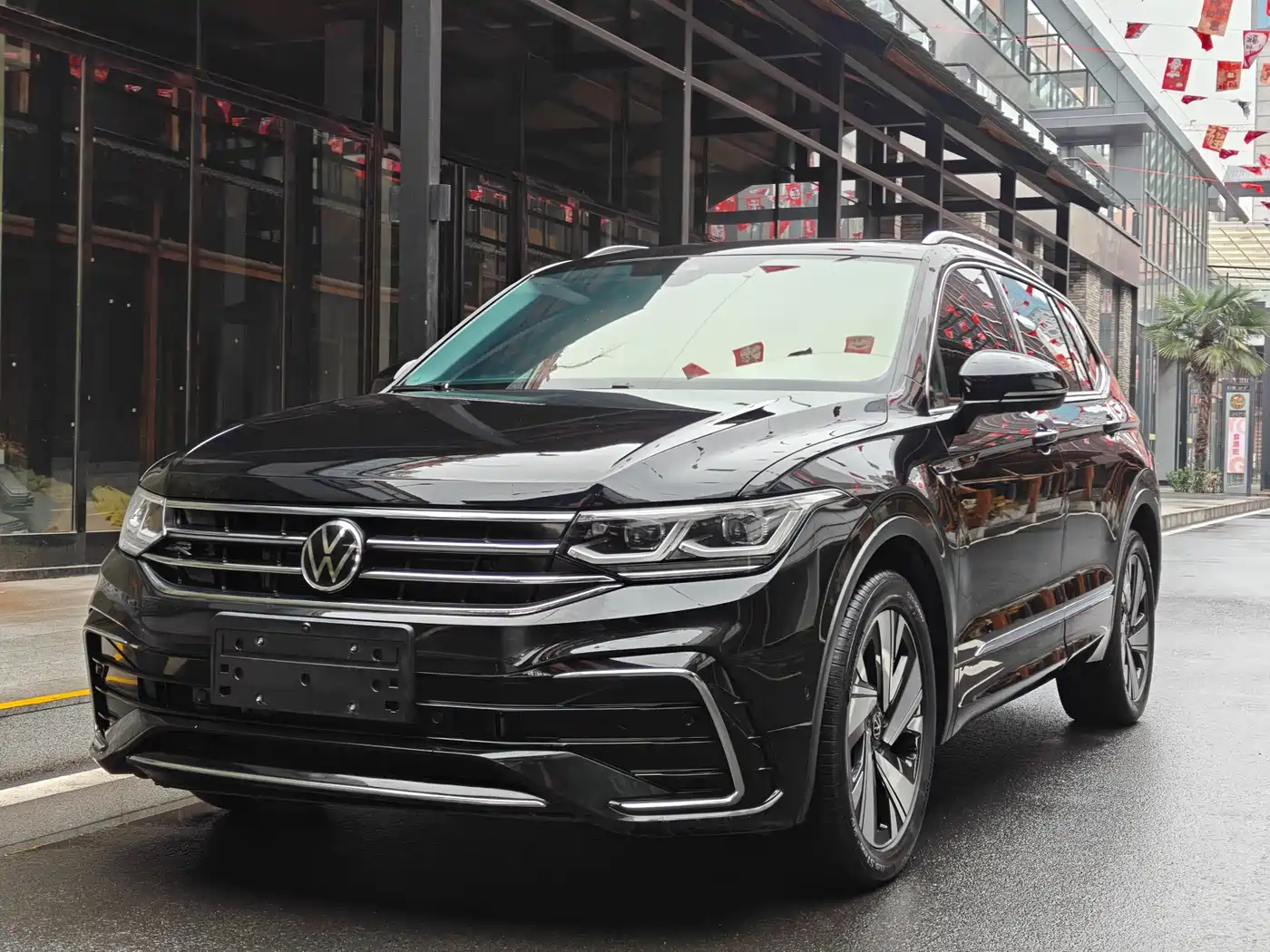 Volkswagen Tiguan L 2023 380TSI 4WD R-Line Flagship 7-seater фото 3