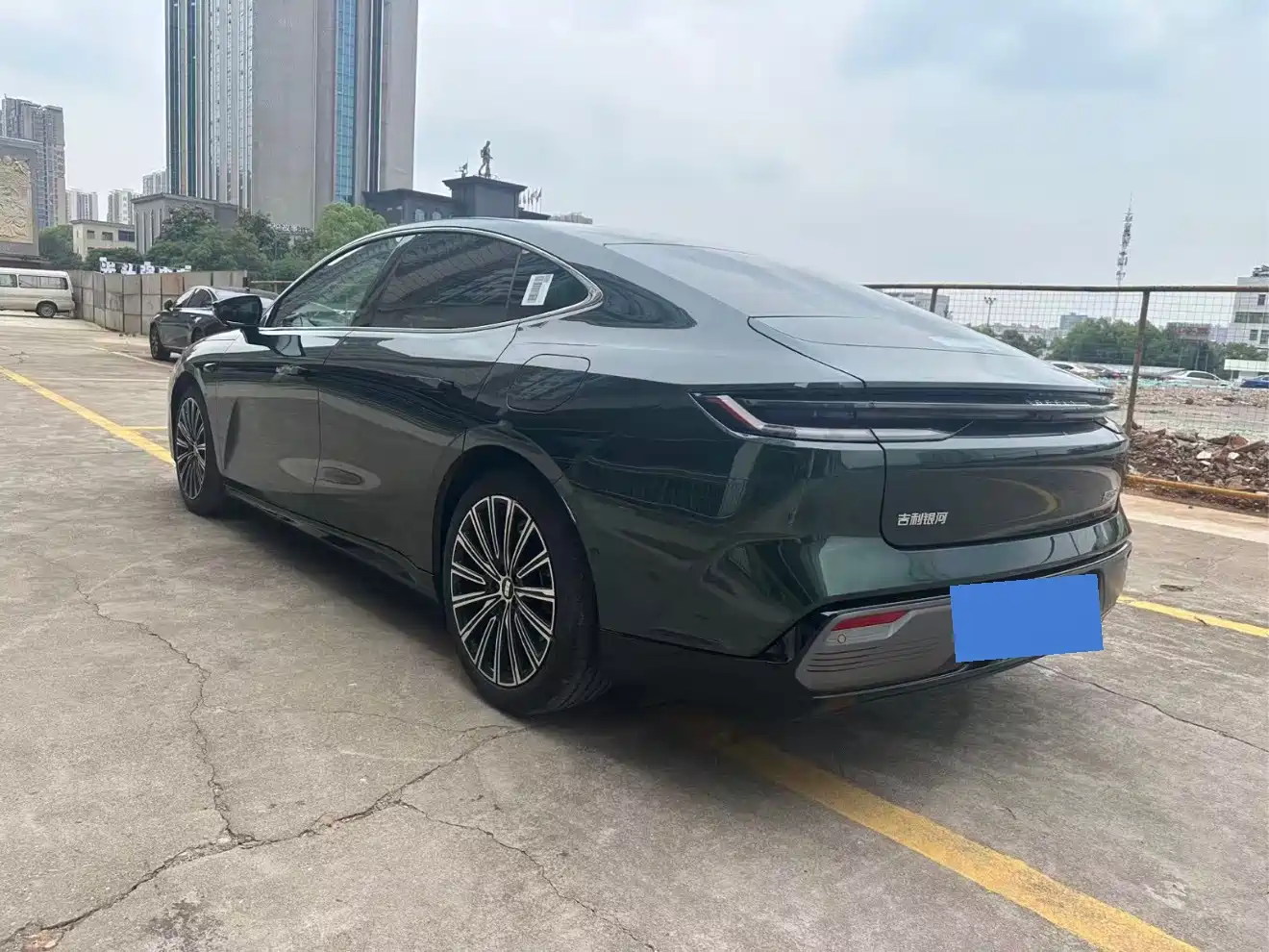 Geely Galaxy Galaxy Xingyao 8 2025 130km EM-i Premium Edition фото 8