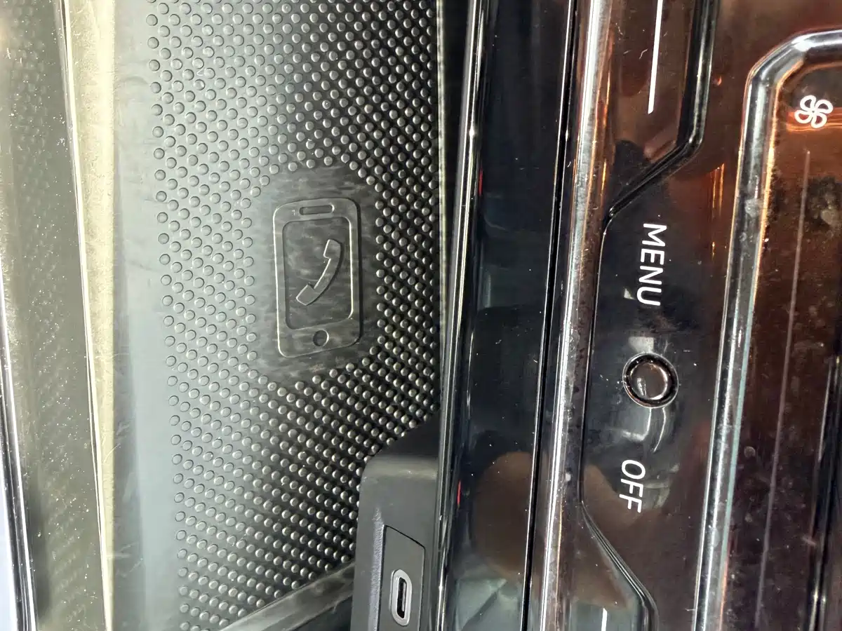 Volkswagen Sagitar 2023 300TSI DSG Excellence Edition фото 19