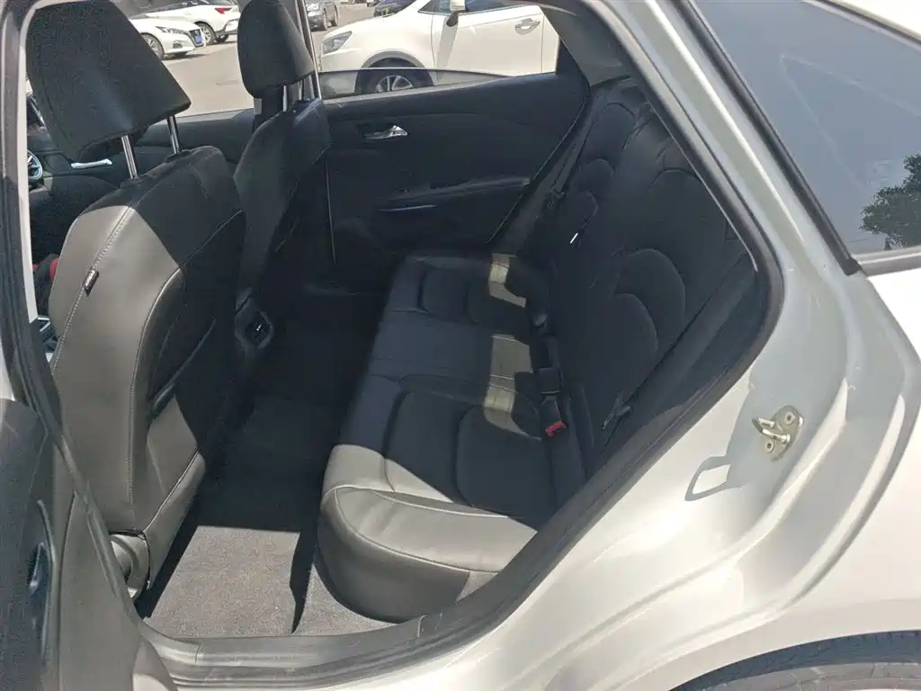 Chevrolet Monza 2023 1.3T Mild Hybrid Automatic Premium Edition фото 17