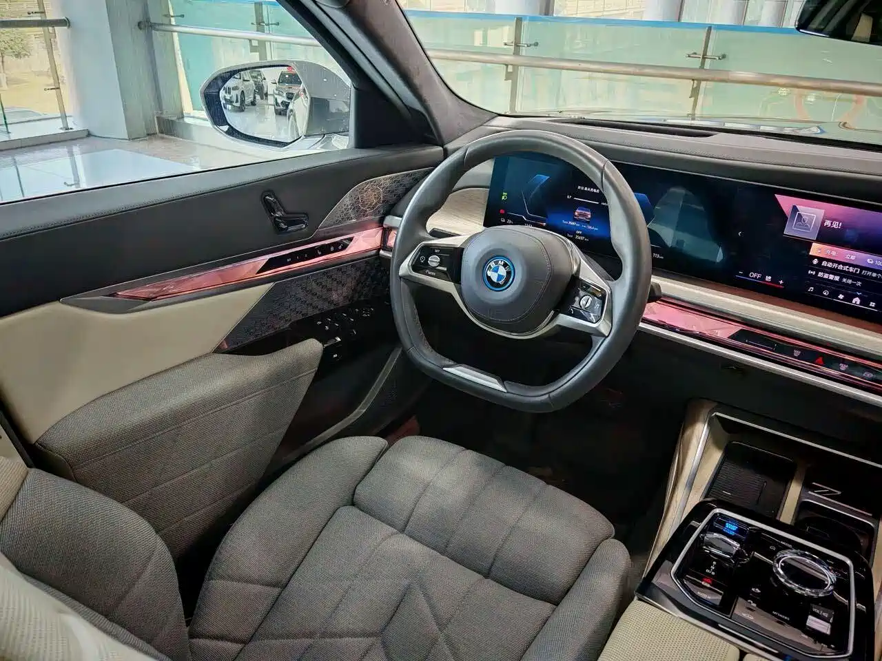 BMW i7 2023 xDrive60L Luxury Package фото 21