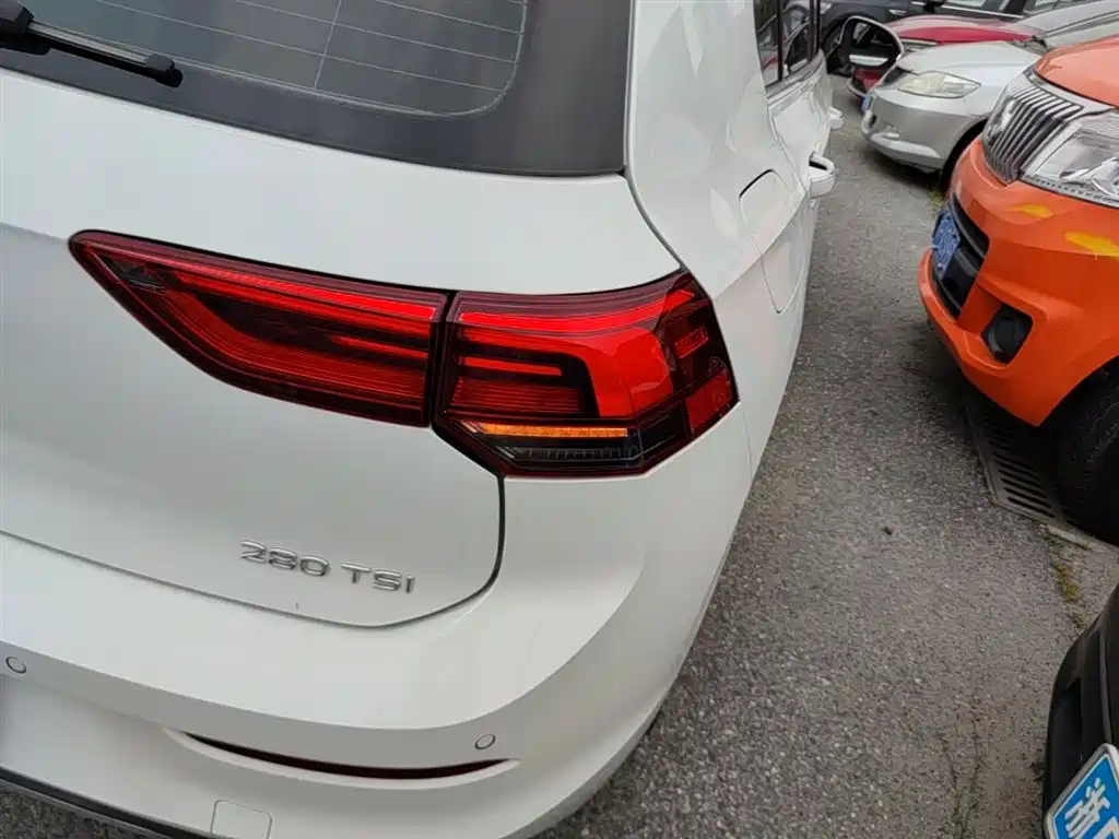 VOLKSWAGEN GOLF