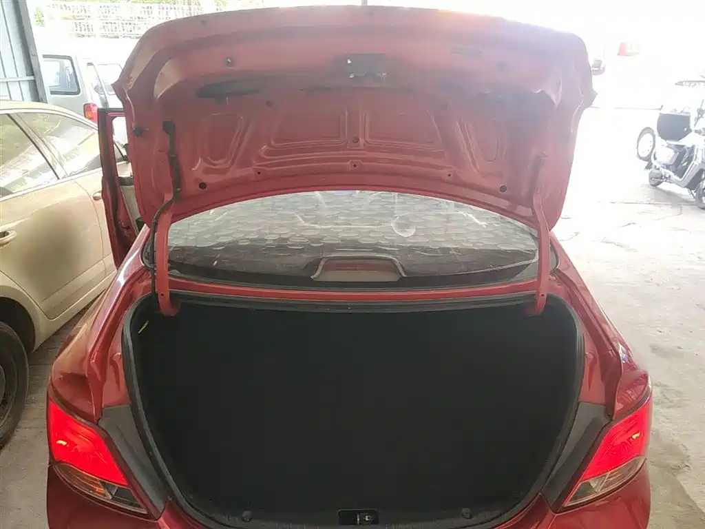 Hyundai Verna 2014 1.4L Manual Smart GLS фото 19
