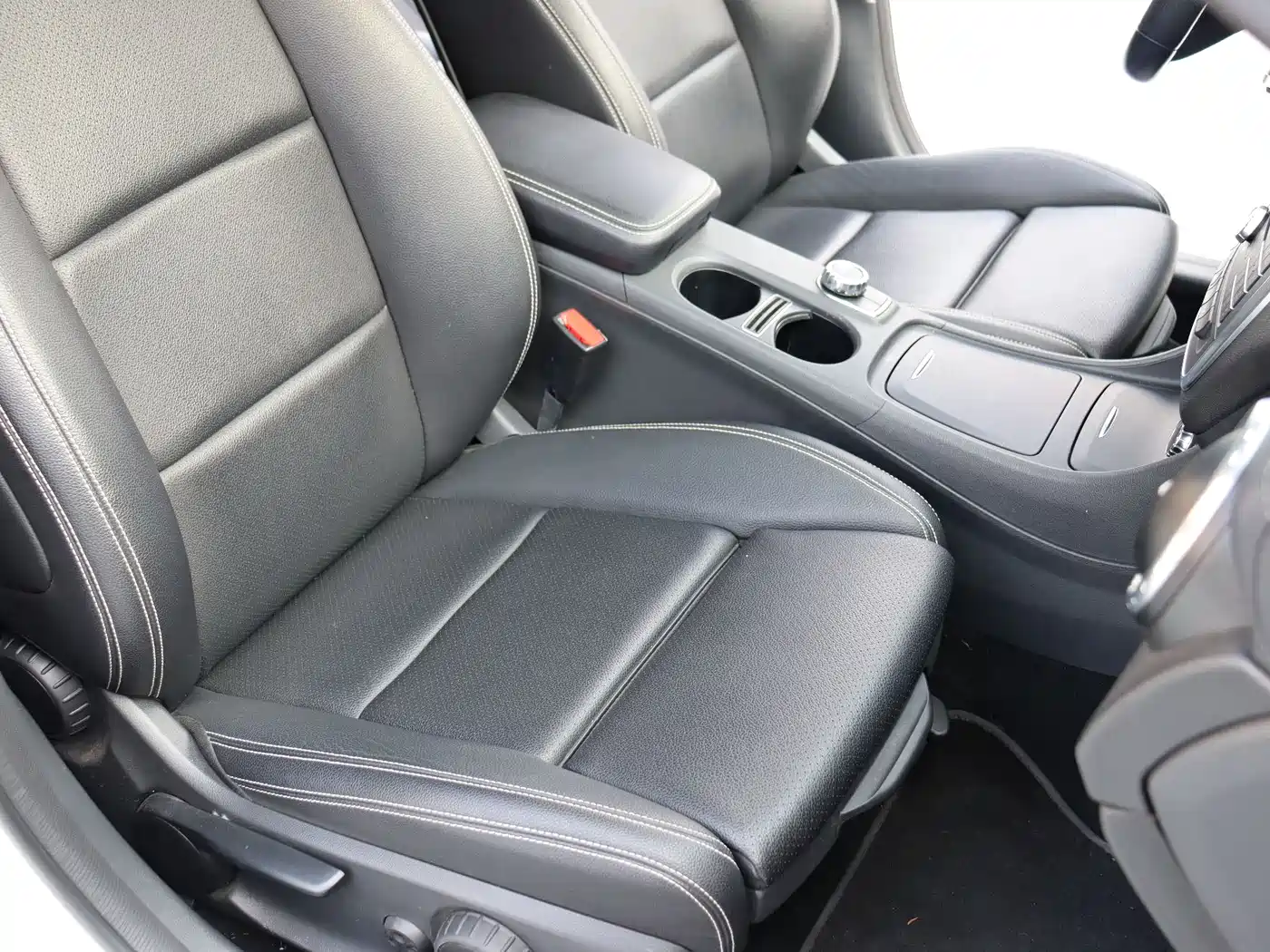Mercedes-Benz GLA 2016 GLA 200 Dynamic фото 11