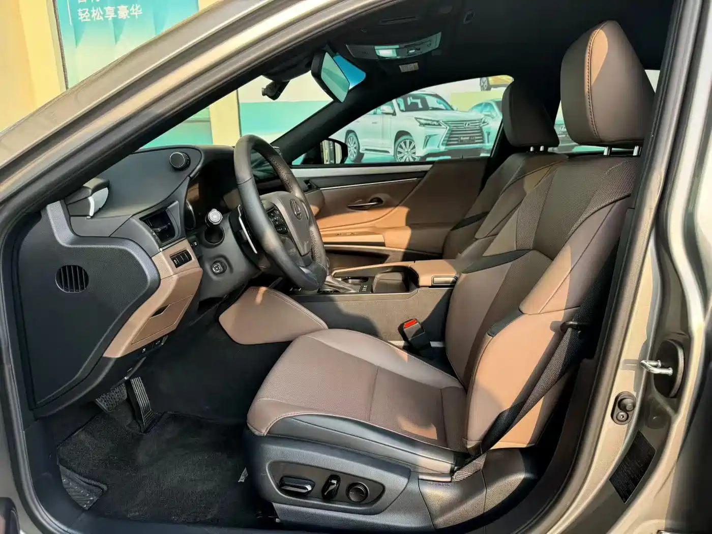 Lexus ES 2025 200 Ultimate Edition фото 5