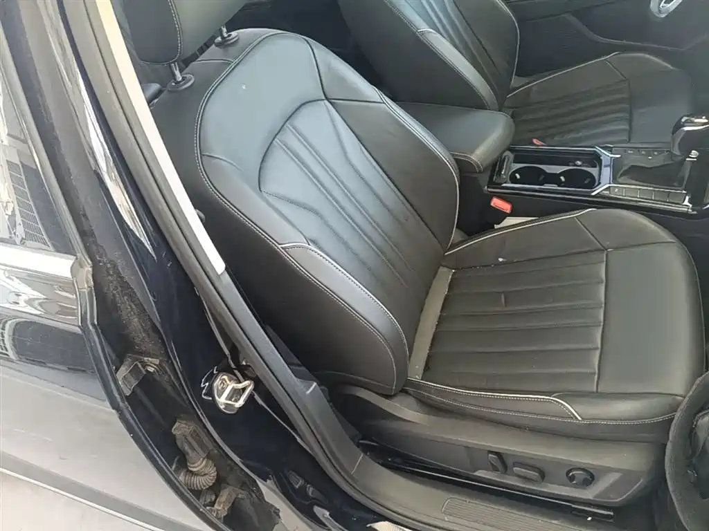 Volkswagen Passat 2022 330TSI Starlight Elite Edition фото 25