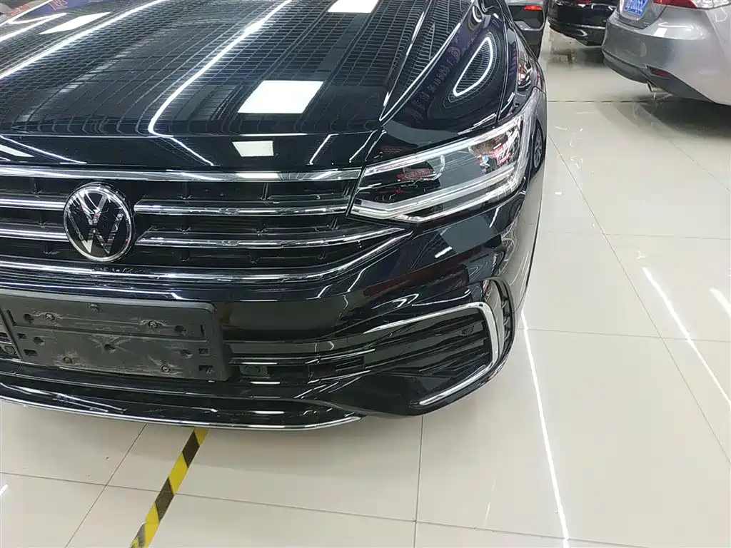 Volkswagen Tiguan L 2023 Facelift 330TSI Auto FWD R-Line Premium фото 18