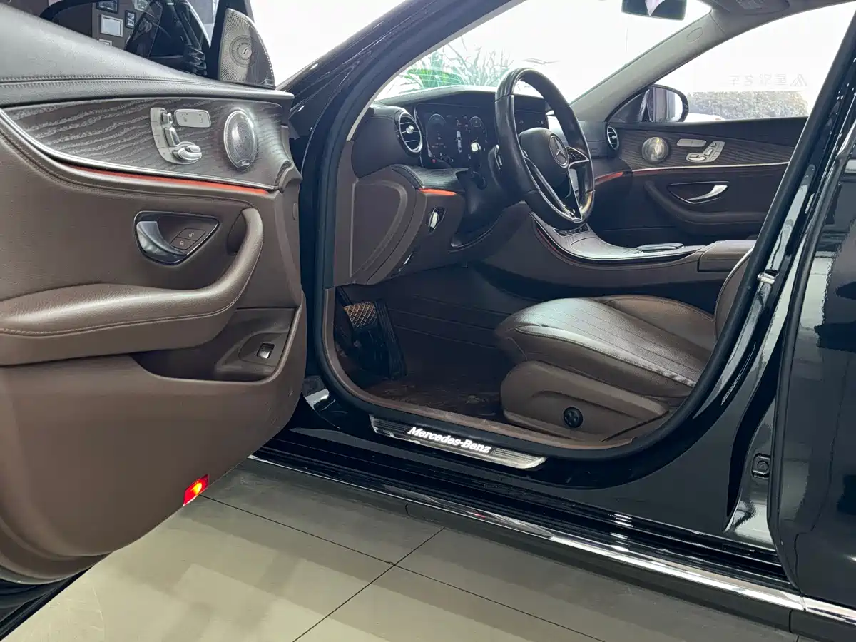 MERCEDES-BENZ E CLASS