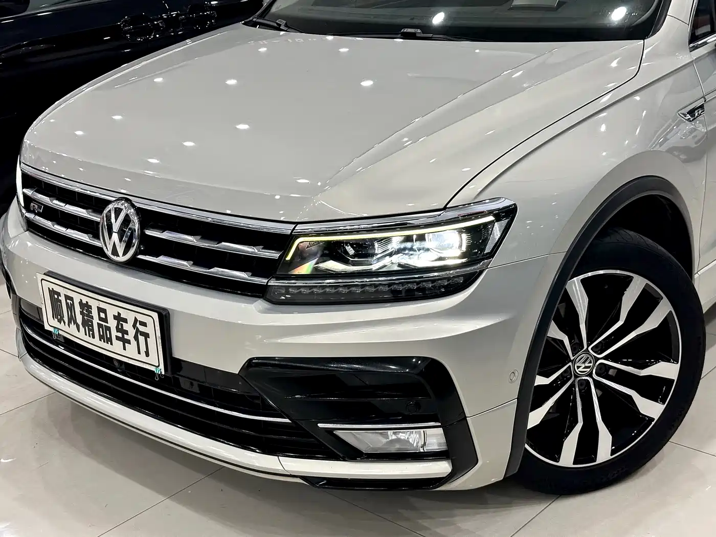 Volkswagen Tiguan L 2019 Edition 380TSI Auto 4WD R-Line Premium Flagship Version China V фото 33